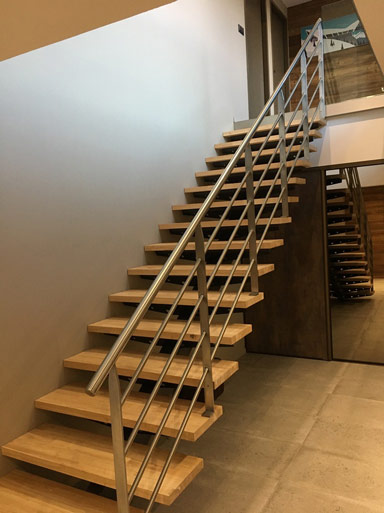 Escalier-metal-bois-verre-inox